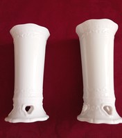 2 db fehér porcelán váza, 14 cm magas