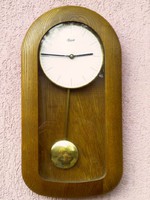 Hermle pendulum wall clock in artdeco style oak case with battery structure silent circulation, unique rarity