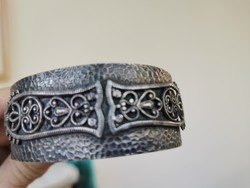 Retro metal bracelet