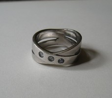 Három köves, kereszt pántos ezüst gyűrű - 1 Ft-os aukciók!