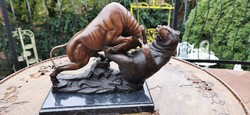 Bika és medve harca - bronz szobor műalkotás