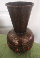 Vase of a bronze craftsman in the style of a camel margit