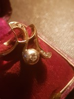 Gold ring with busy glasses,