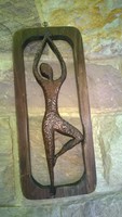 Faragott faszobor-falikép-Tornászlány- női sziluett keretben 44x19 cm-ajándékba is jó választás