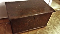 Xviii. Century antique wooden chest