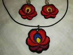 Hand embroidered jewelry set ... Matyo roses.