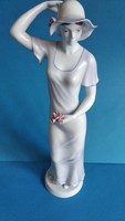 Nagyméretű Hollóházi Kalapos Nő porcelán figura