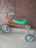 Régi háromkerekű gyerek bicikli