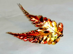 Tűzaranyozott art deco ősz színű leveleket formázó bross 199.