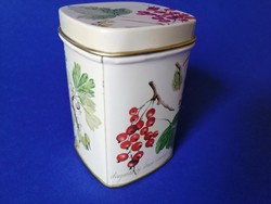 English mini tea in metal box with berries