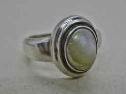 Very elegant old silver ring with moonstone