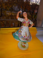 Zsolnay táncoló menyecske porcelán figura