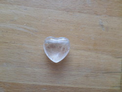 Hegyikristály átfúrt szív medál ásvány