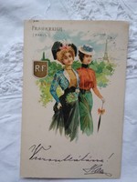 Antik, hosszúcímzéses litho/litográfiás képeslap Párizs, Eiffel-torony, elegáns hölgyek, 1900