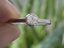 1 Forintról! Briliáns Arany gyűrű 0,35 karát Hófehér, de hibás régi csiszolású kővel! 1,4 gramm.