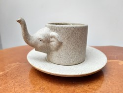 Rendkívül bájos elefánt forma kőporcelán mokkás csésze Inke László hagyatékából