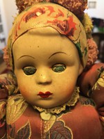 Népi-matyó ruhás baba,festett porcelán fejjel.Sérülésmentes állapotban.Nagyon szép. Múzeális.