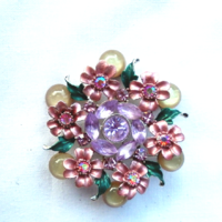 Retro bouquet of brooches