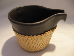 Ritkaság! Bay Keramik kávébarna  kiöntő szalma kosárkában