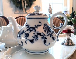 Antique teapot with Meissen onion pattern 14cm