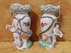 Mollica (Capodimonte) figurális porcelán váza párban