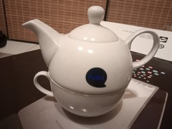 Practical porcelain teapot and cup set