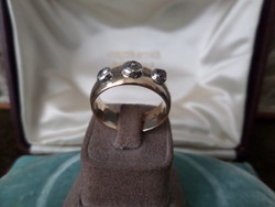 Wide gold ring with buton busy glasses