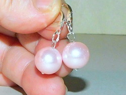 Powder pink shell pearl pearl earrings