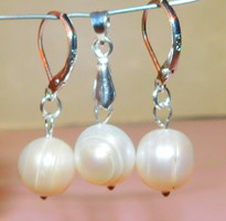 Off-white genuine pearl sphere earrings and pendant set