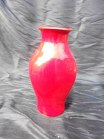 Piros, ökörvér mázas váza, ismeretlen gyártó/ alkotó.