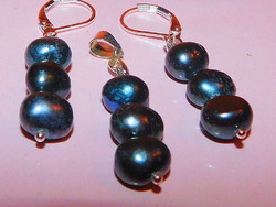 Set of black and black real pearl earrings and pendants