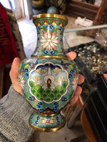 Cloisonne rekeszzománc porcelán váza, 18 cm-es magasságú.