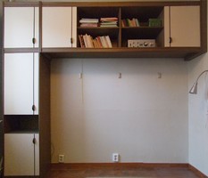 Modern szekrény áthidalóval