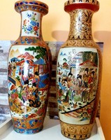 Gyönyörű régi hibátlan állapotban lévő Keleti porcelán padló vázák.