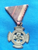 Harmadik Birodalmi Luftschutz kereszt, kitüntetés, szalagon