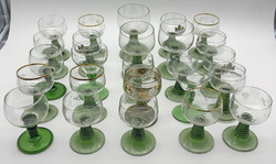 25 db antik zöld talpas pohár gyűjtemény - 1 Ft-ról!