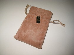 Óra tartó szütyő  7 x 11 cm  plüss ből , rajta egy aranyozott lapon egy  alfa betű