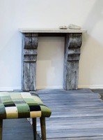 Kőlapos konzolasztal vintage  loft stílusban bontott gerendából újraalkotva rusztikus felülettel