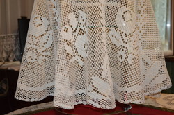 Hand-crocheted round tablecloth l4o cm. Screen color