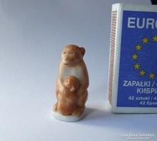 Nagyon aranyos mini, miniatűr biszkvit porcelán majom szobor:anya kicsinyével-mindössze 3,5 cm
