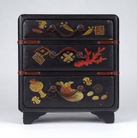 1H183 Antik keleti kisméretű háromfiókos kézifestett fekete kínai ékszertartó szekrény
