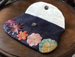 Floral raffia wallet