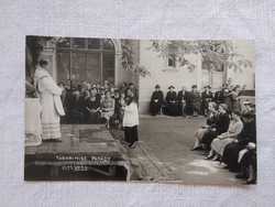 Régi fotólap/életkép, tábori mise celebrálása, pap, ministránsfiú, gyülekezet 1939