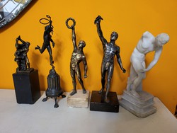 5 Statues
