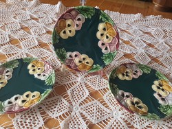 Három gyönyörű nagyon régi plasztikus virágmintás fali tányér
