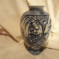 Kínai kék-fehér váza a négy évszak szimbólumaival
