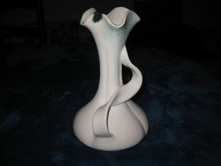 Zsolnay  , szecessziós  , szalag váza  , 12 x 19 cm , nem jelölt , nyakán halványzöld árnyalat