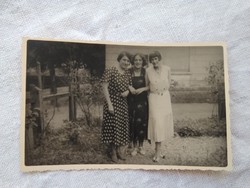 Old photo / life picture, lady's wreath, girlfriends, bubble hairstyle 20-30s