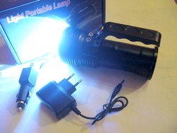 Komoly LED REFLEKTOR erős! kézi lámpa+2 töltő adapter ,akkuk ajándék!-MPL csomagautomatába is mehet