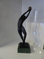Art deco gyönyörű hibátlan jelzett bronz tornászlány.
